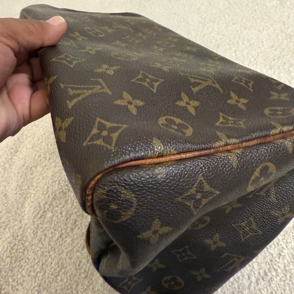 Authentic Louis Vuitton Monogram Canvas Handbag speedy 35 - Picture 15 of 16